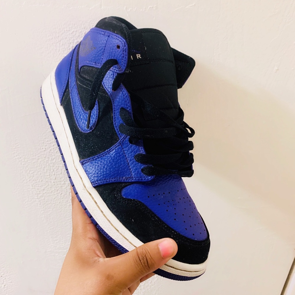 Black cord Jordan 1